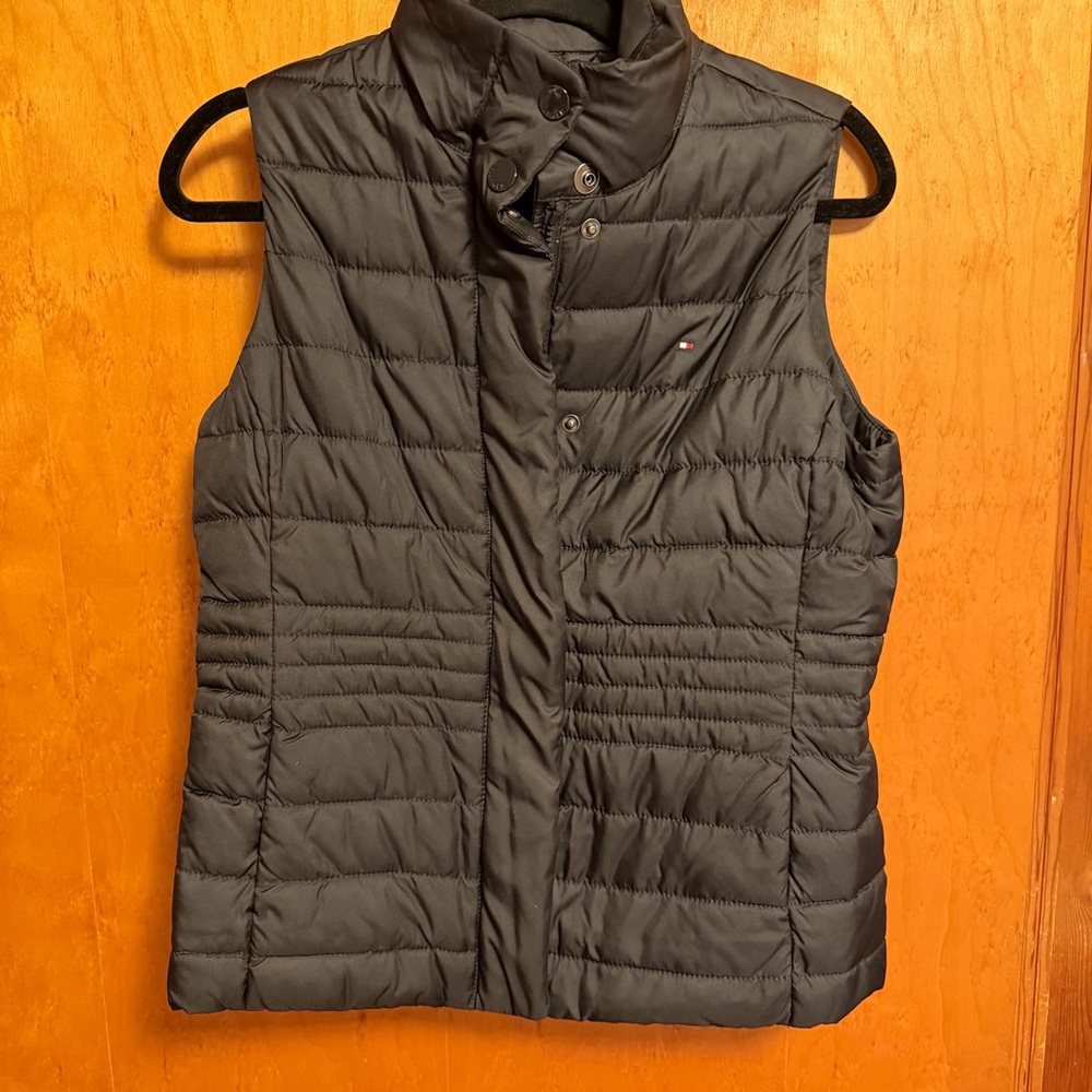 Tommy Hilfiger Black Quilted Sleeveless Puffer Vest with‎ Logo